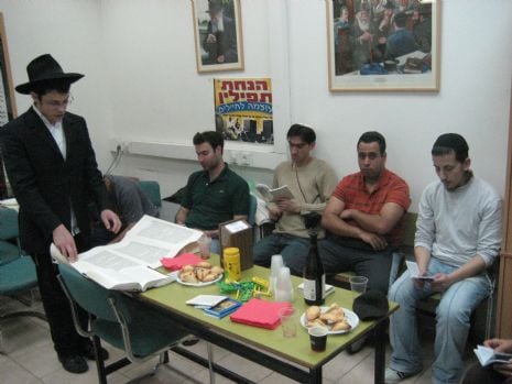 קריאת המגילה חב"ד בקניון